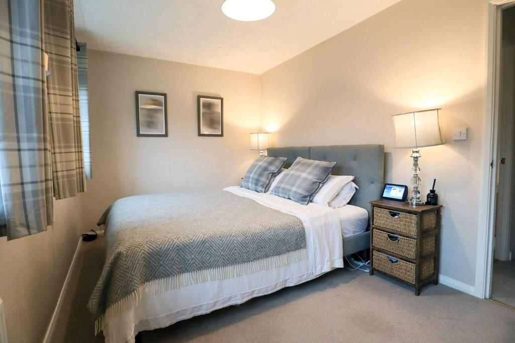Bedroom 1.jpg