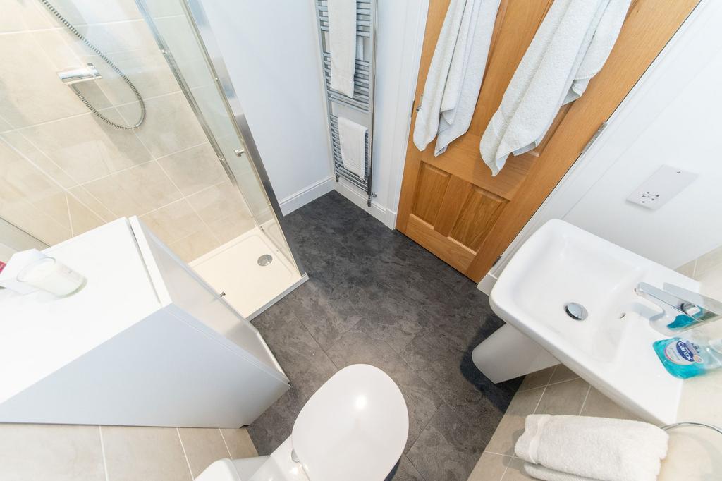 En-Suite 2