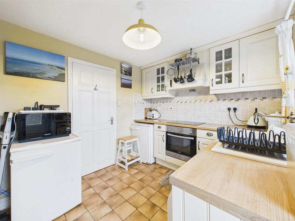 Kitchen:
