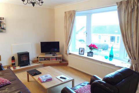 2 bedroom detached bungalow to rent, High Ash Avenue, Clayton West, Huddersfield