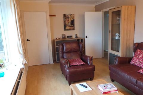 2 bedroom detached bungalow to rent, High Ash Avenue, Clayton West, Huddersfield