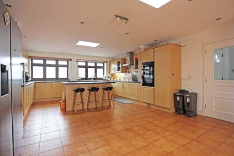 undefined, Hamlet Road, Collier Row, RM5