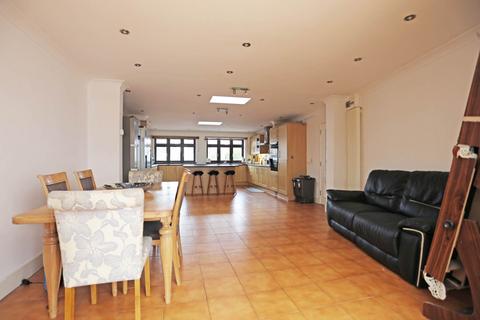 undefined, Hamlet Road, Collier Row, RM5