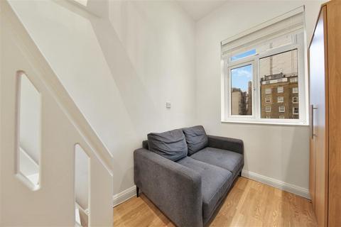 Studio to rent, Courtfield Gardens, SW5