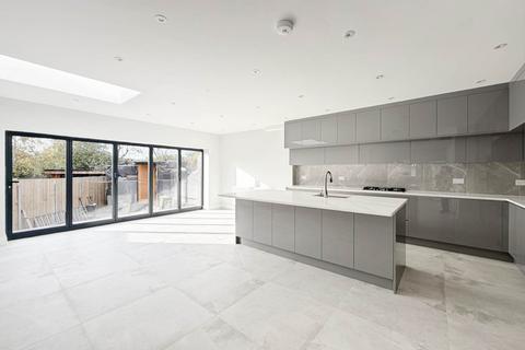 6 bedroom semi-detached house to rent, Buxton Drive, New Malden