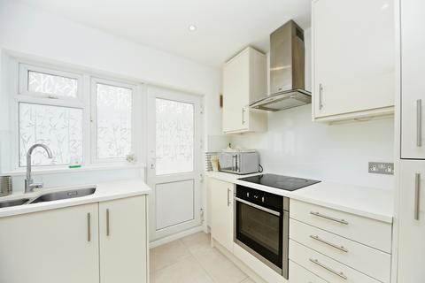 2 bedroom flat to rent, Chesham Court, Trinity Road, SW18