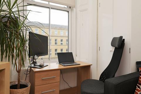 2 bedroom flat for sale, 32/5 Elm Row, Leith Walk, Edinburgh, EH7 4AH