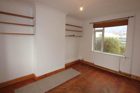 3 bedroom semi-detached house to rent, Stallcourt Avenue, Llantwit Major, Vale of Glamorgan