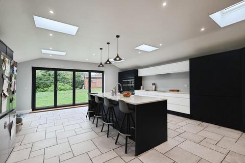 6 bedroom detached house for sale, Victoria Avenue, Brandon IP27
