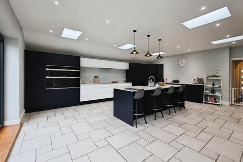 6 bedroom detached house for sale, Victoria Avenue, Brandon IP27