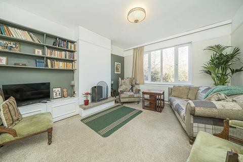 undefined, Vale Close, Strawberry Hill TW1