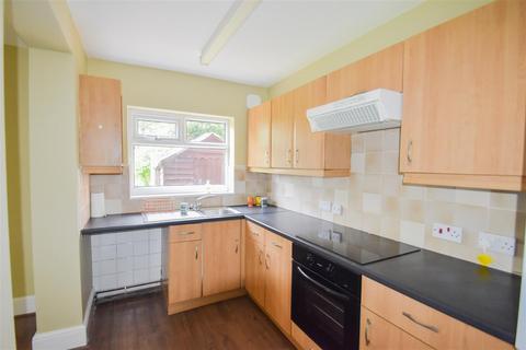 3 bedroom semi-detached house to rent, Ambleside Avenue