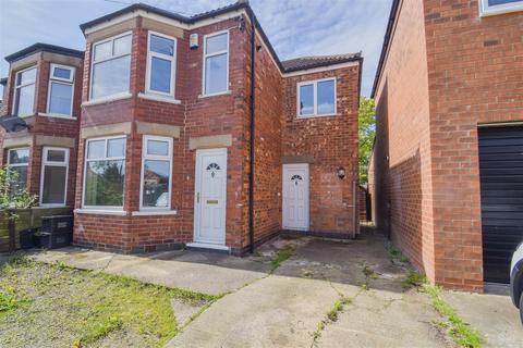 3 bedroom semi-detached house to rent, Ambleside Avenue