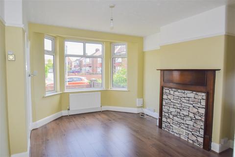 3 bedroom semi-detached house to rent, Ambleside Avenue