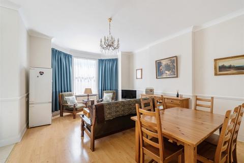 3 bedroom flat for sale, Walm Lane, London NW2