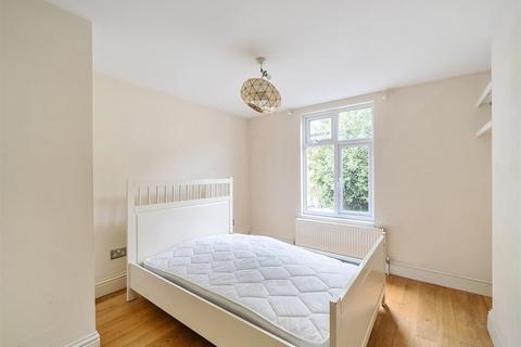 2 bedroom apartment for sale, Saltram Crescent, London W9