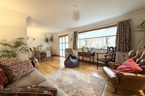 3 bedroom detached house for sale, Wakefield Road, Denby Dale, HD8 8SS