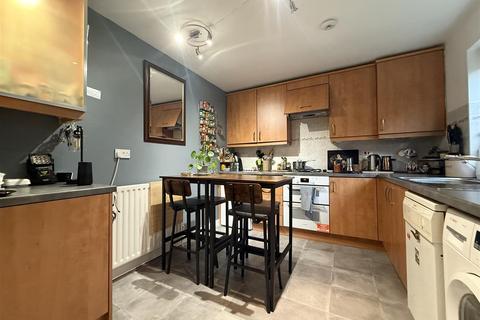 3 bedroom detached house for sale, Wakefield Road, Denby Dale, HD8 8SS