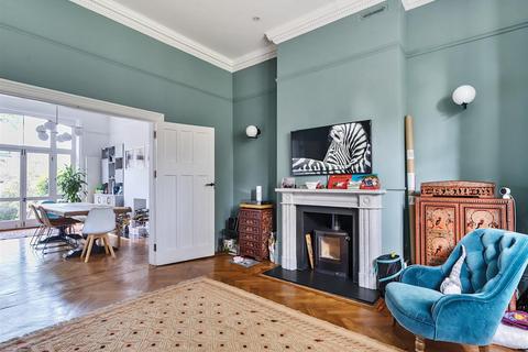 3 bedroom flat for sale, Brondesbury Road, London, NW6