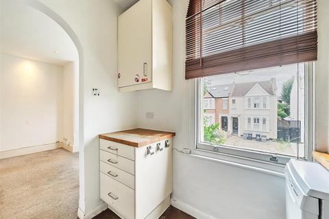 2 bedroom flat for sale, Melrose Avenue, London NW2