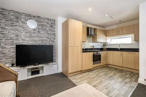 3 bedroom flat for sale, Ashford Road, London NW2