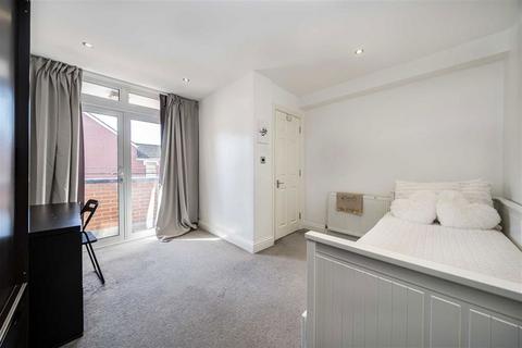 3 bedroom flat for sale, Ashford Road, London NW2