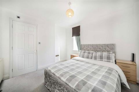 3 bedroom flat for sale, Ashford Road, London NW2