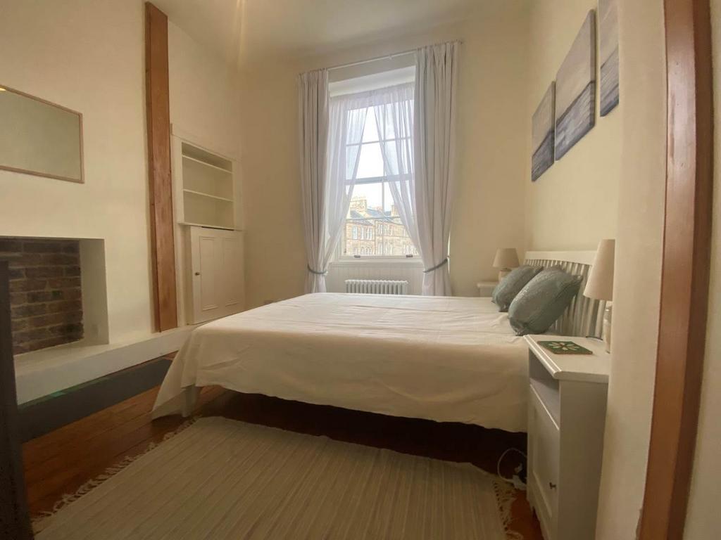Bedroom 2 (3)