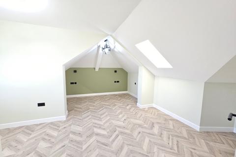2 bedroom flat to rent, Spur Road, London N15