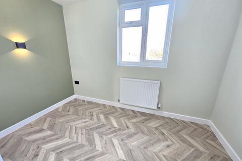 2 bedroom flat to rent, Spur Road, London N15