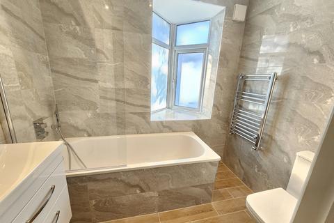 2 bedroom flat to rent, Spur Road, London N15
