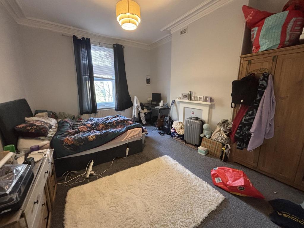 Bright, well-proportioned bedroom with a double...