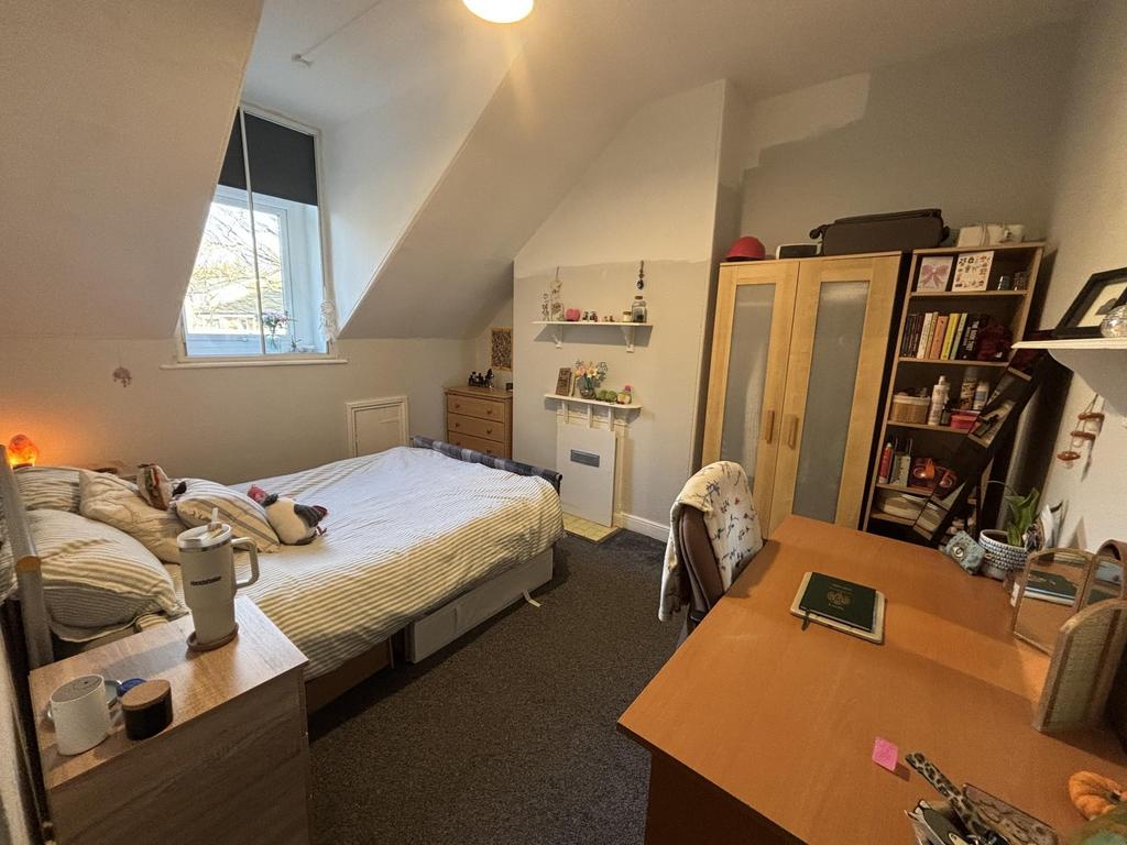 Bright, neatly presented bedroom with a double ...