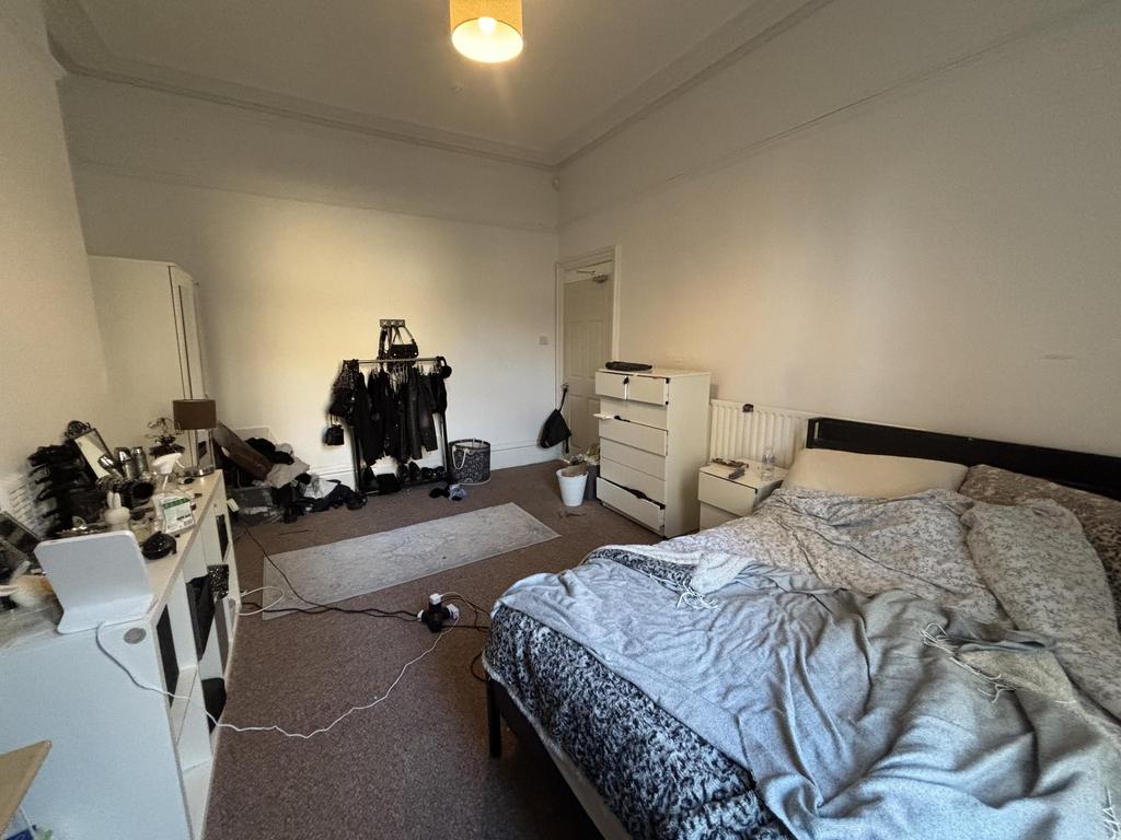 Bright, simply furnished double bedroom with a ...