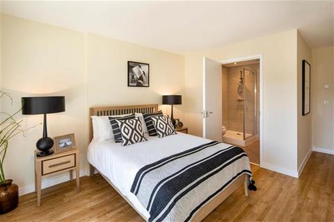 2 bedroom flat to rent, 32 Hornchurch Road, Uxbridge UB10