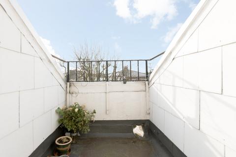 2 bedroom apartment to rent, Crossfield Road, London, NW3