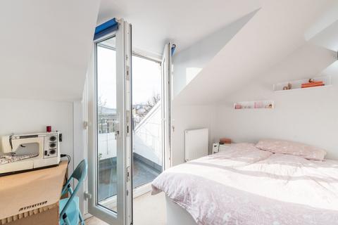 2 bedroom apartment to rent, Crossfield Road, London, NW3