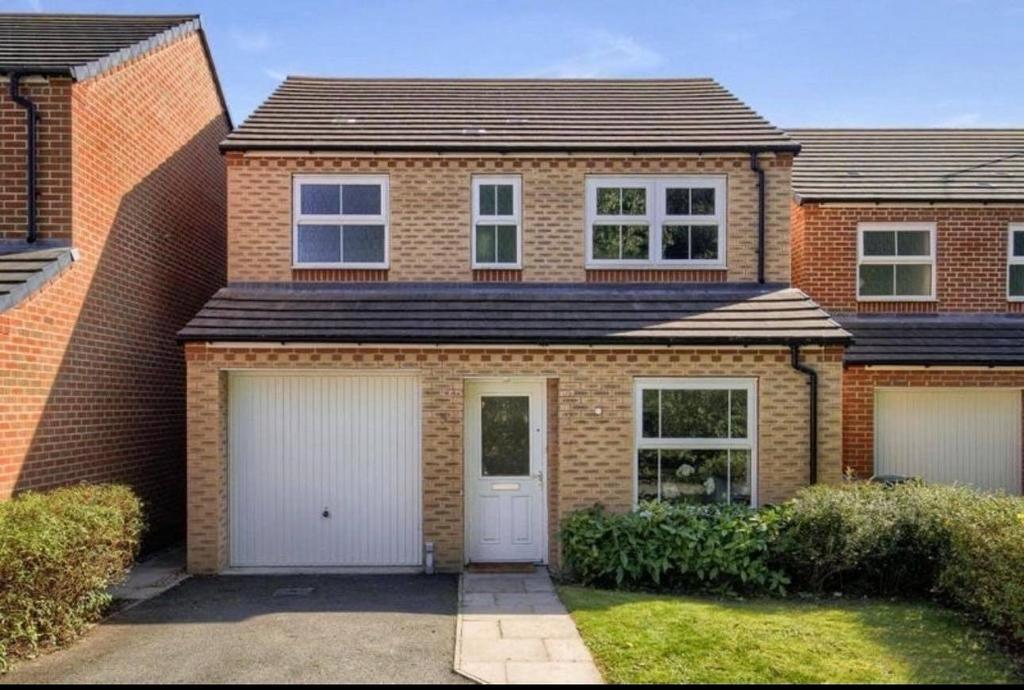 Available for 2026/2027 academic year   near warw
