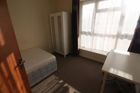 5 bedroom detached house to rent, 5 Founder Close, Coventry, CV4