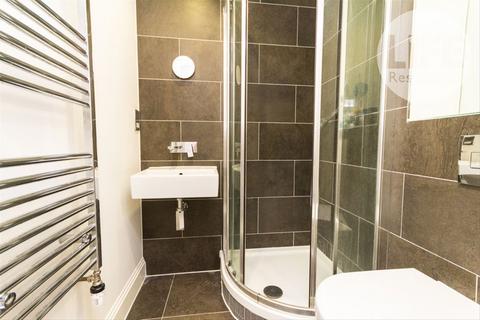 2 bedroom flat to rent, Sadlers Court, London SE1