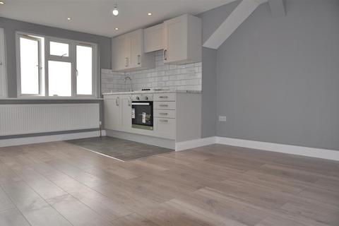 5 bedroom semi-detached house to rent, Weston Drive, Stanmore