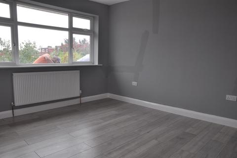 5 bedroom semi-detached house to rent, Weston Drive, Stanmore