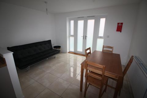 4 bedroom semi-detached house to rent, 5 Turnstone View, CV4 8AL