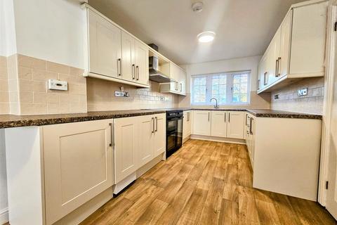 4 bedroom detached house to rent, 4 Brookside Drive, Hilton, Bridgnorth