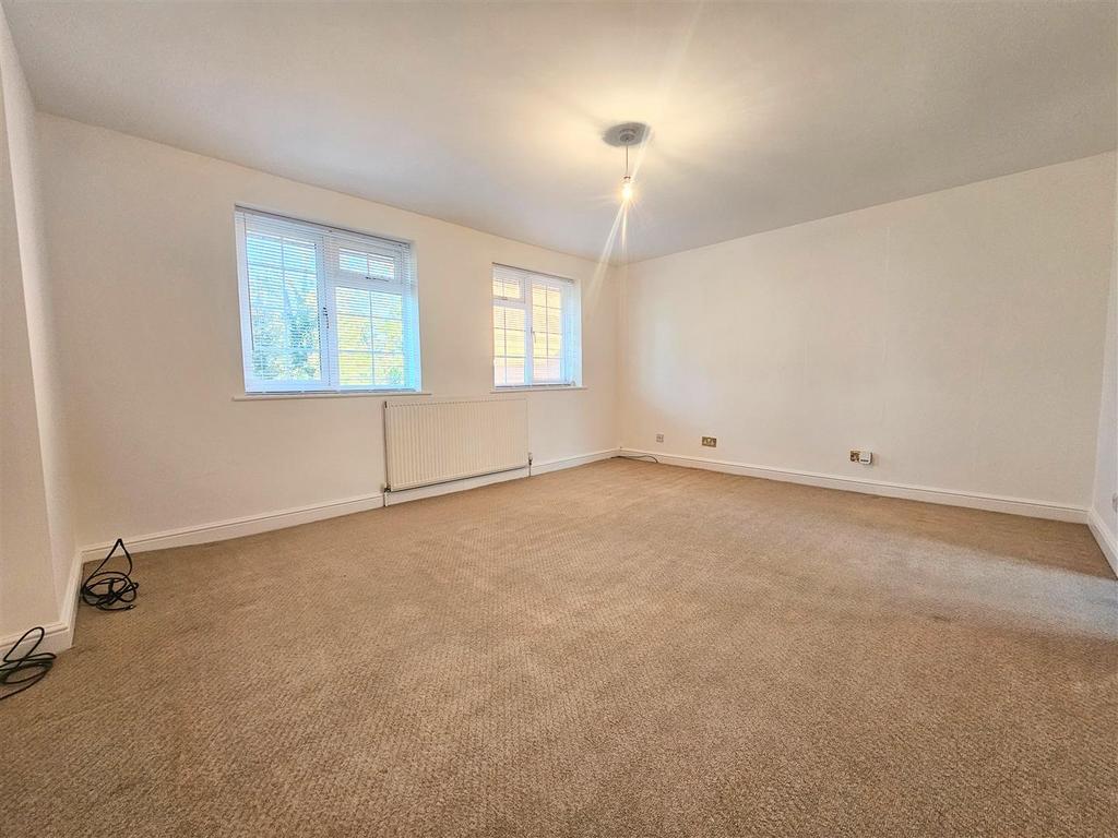 Brookside Close 11