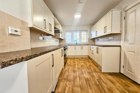 4 bedroom detached house to rent, 4 Brookside Drive, Hilton, Bridgnorth