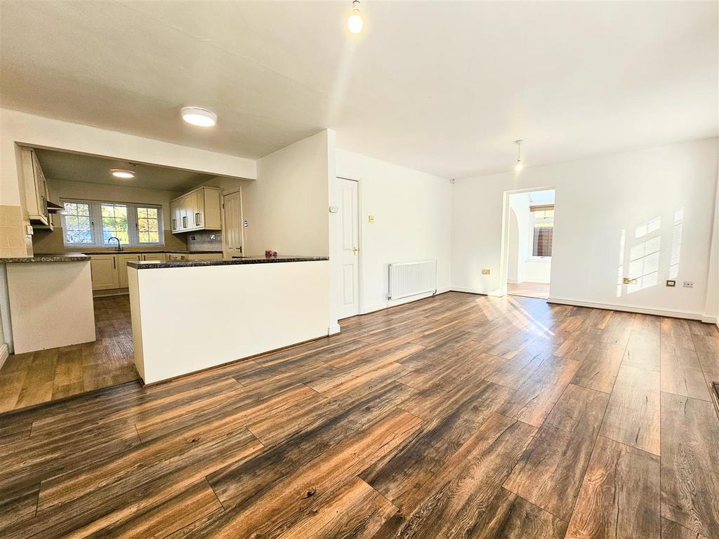 Brookside Close 4