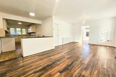 4 bedroom detached house to rent, 4 Brookside Drive, Hilton, Bridgnorth