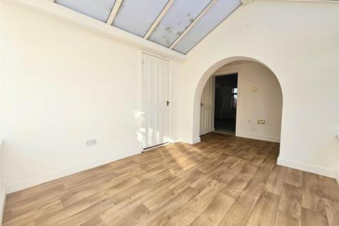 4 bedroom detached house to rent, 4 Brookside Drive, Hilton, Bridgnorth