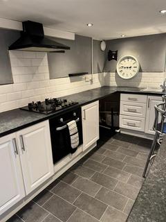 2 bedroom end of terrace house to rent, Carr Street, Brighouse